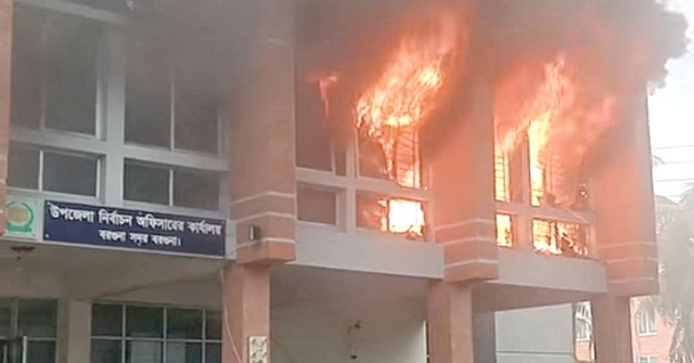 বরগুনা জেলা নির্বাচন অফিসে আগুন, পুড়েছে গুরুত্বপূর্ণ কাগজপত্র
