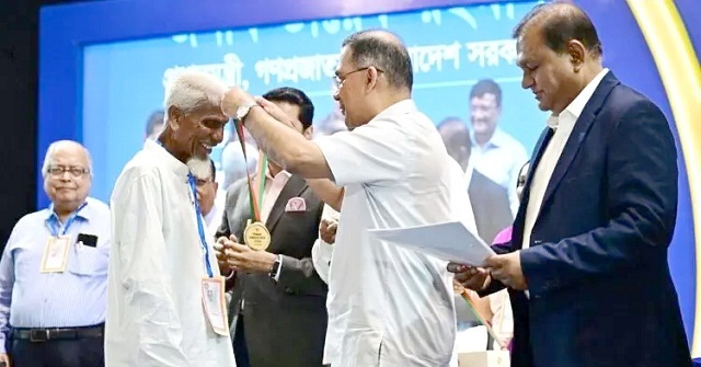 বিশ্ব শিক্ষক দিবসে ১০২ গুণী শিক্ষককে সম্মাননা