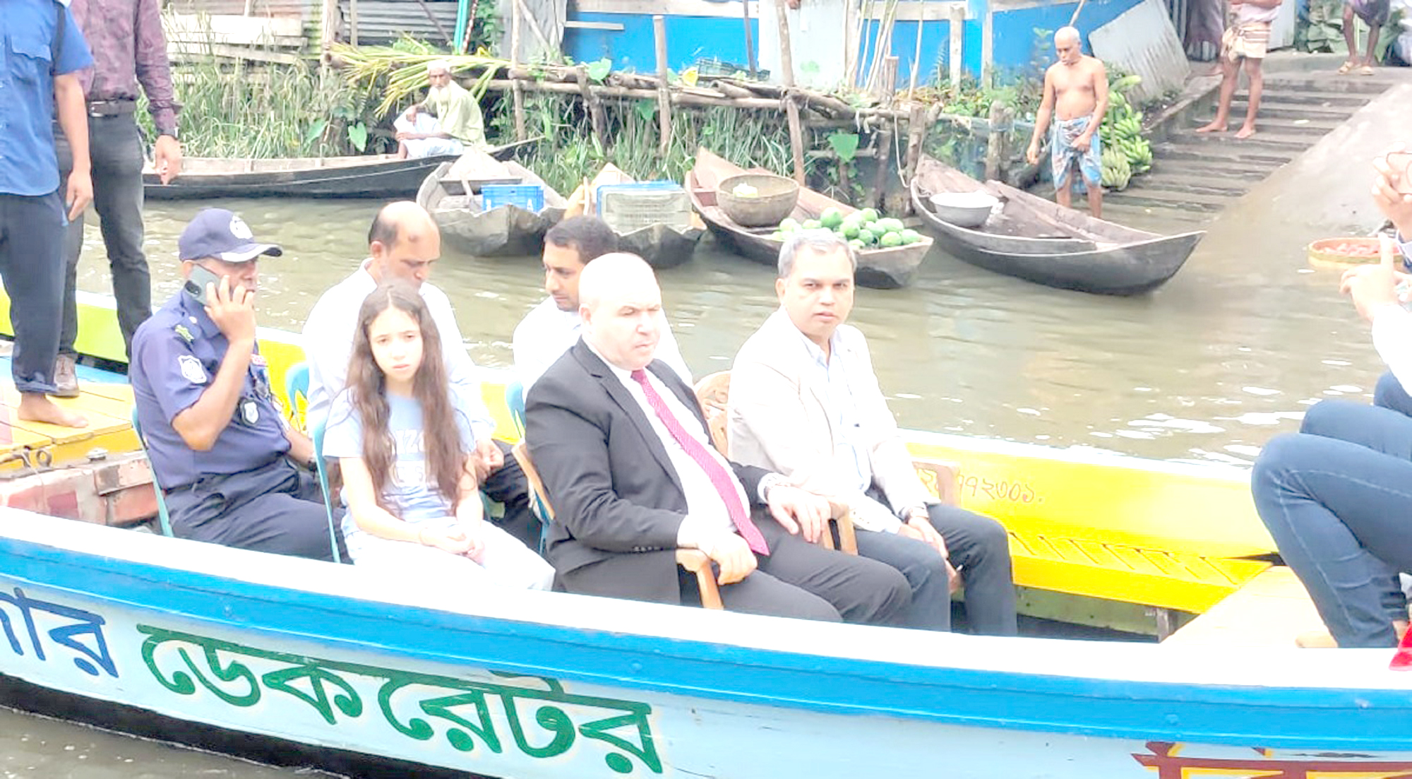 ঝালকাঠির ভাসমান হাট দেখে অভিভূত আলজেরিয়ার রাষ্ট্রদূত: পেয়ারারা রপ্তানির সম্ভাবনা 
