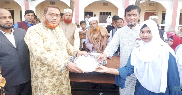 লালমোহনে বার্ষিক ক্রীড়া প্রতিযোগিতা ও পুরস্কার বিতরণ 