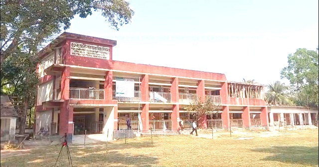  ভোলায় ককটেল ফাটিয়ে ব্যালট ছিনতাই, দেড় ঘণ্টা পর পুনরায় ভোটগ্রহণ শুরু