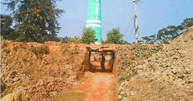 বন্যা নিয়ন্ত্রণ বাঁধ কেটে ভাটার সুড়ঙ্গ, পাউবোর মামলা
