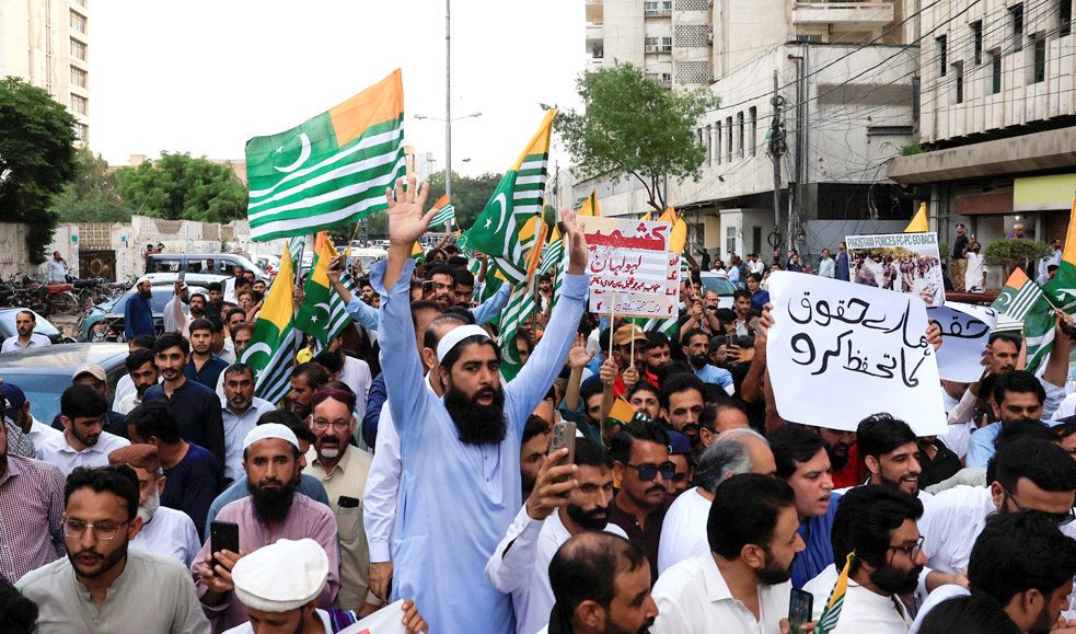 পাকিস্তানশাসিত কাশ্মীরে সরকারবিরোধী বিক্ষোভে নিহত ৯, বন্ধ ইন্টারনেট