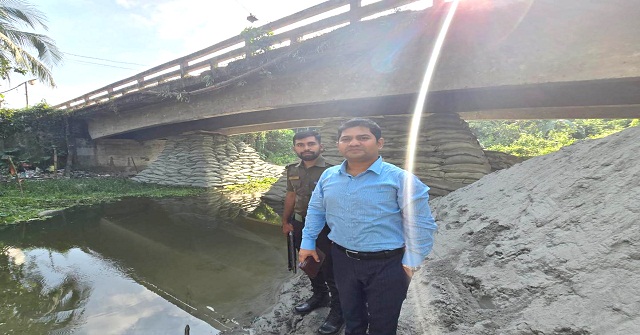 বামরাইলে ব্রিজে ভয়াবহ ফাটল, পরিদর্শন করলেন ইউএনও