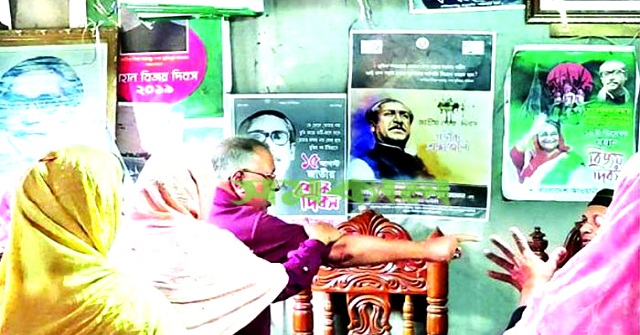 এমপির ওপর চড়াও আওয়ামী লীগ নেতা