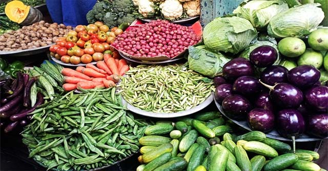 ভরা মৌসুমেও চড়া সবজির দাম