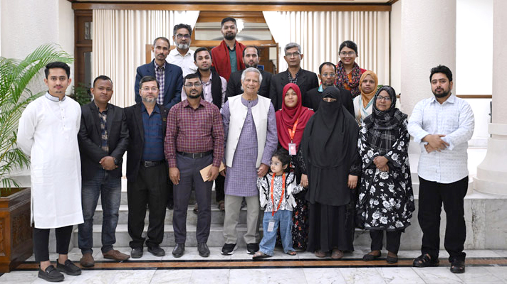 জুলাই শহীদ পরিবারের সঙ্গে প্রধান উপদেষ্টার সাক্ষাৎ