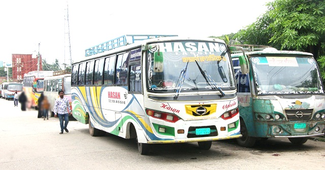 বরিশালে ৬ রুটে আংশিক বাস চলাচল শুরু