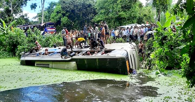 গৌরনদীতে দূরপাল্লার দুই বাসের মুখোমুখি সংঘর্ষে আহত ২৫