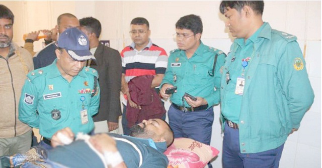 ববিতে ছাত্রলীগের দুই নেতাকে কুপিয়ে জখম