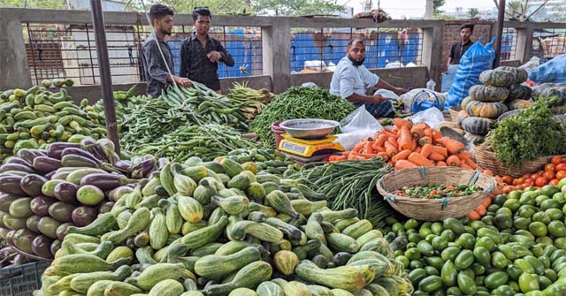 নিয়ন্ত্রণহীন  বাজার, সব পণ্যের দামে আগুন  