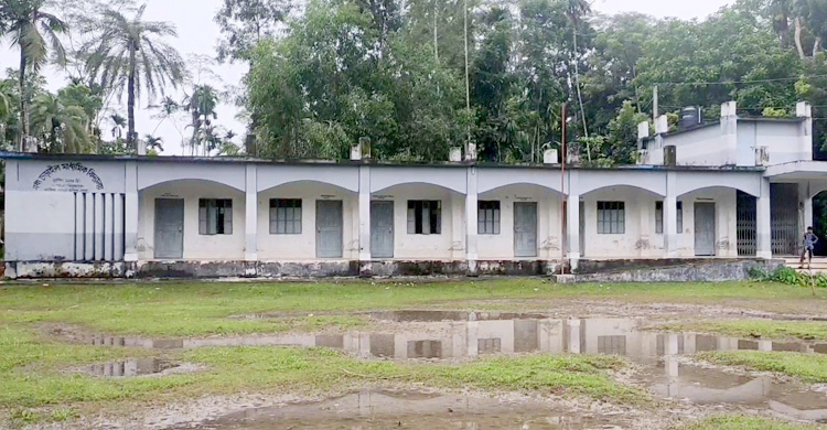 পিরোজপুরে সব ছাত্রী বিবাহিত, তাই পাস করেনি কেউ!