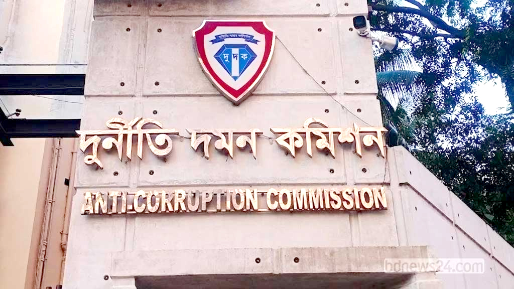 ২৪ ব্যাংকের কর্তাব্যক্তিদের তথ্য দুদকে দিল অর্থ মন্ত্রণালয়