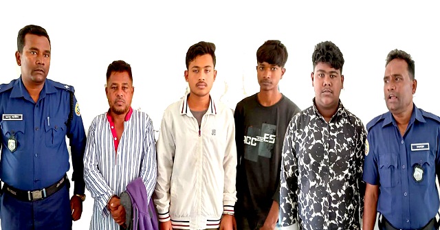 বাউফল স্বাস্থ্য কমপ্লেক্সে বিনামূল্যে আটটি অক্সিজেন সিলিন্ডার বিতরণ