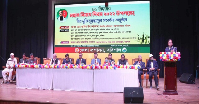 বাঁচানো গেল না  দুই মাথা তিন পা বিশিষ্ট নবজাতকটি