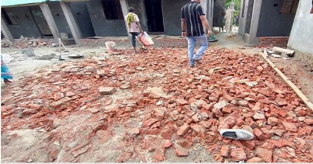 ঘর পাইয়ে দিতে টাকা নেয়ার অভিযোগ ইউপি সদস্যের বিরুদ্ধে