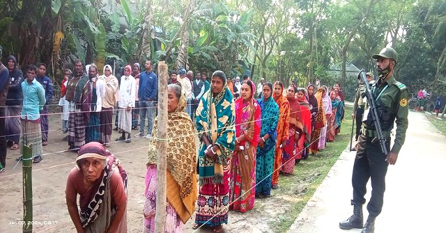 মনপুরায় উৎসব মুখর পরিবেশে ভোট গ্রহন চলছে 