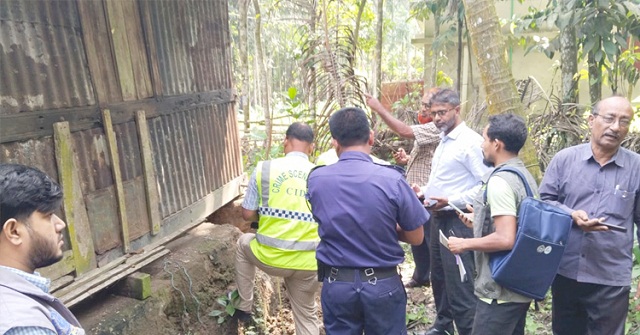 চিনে ফেলায় বৃদ্ধাকে কুপিয়ে হত্যা করলো চোর