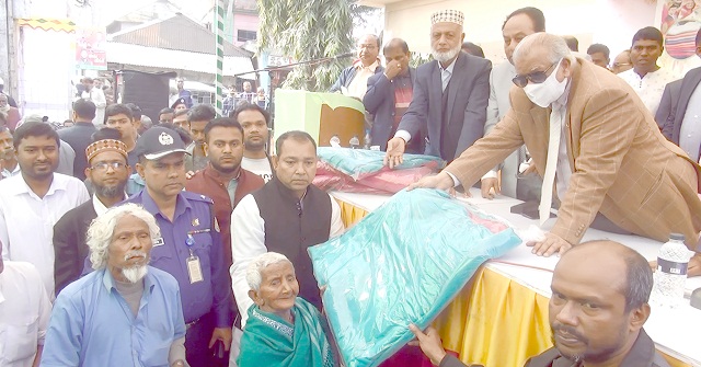 নলছিটিতে গরিব ও অসহায় মানুষের মাঝে কম্বল বিতরণ 