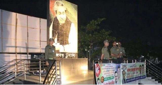 বরিশালে বঙ্গবন্ধুর ম্যুরালের নিরাপত্তায় আনসার