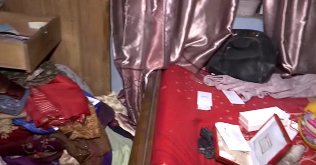 দিনে-দুপুরে লুট হলো ১০০ ভরি স্বর্ণ ও ৩২ লাখ টাকা