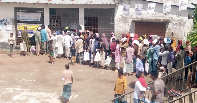 মঠবাড়িয়ায় তৃতীয় ধাপে ন্যায্য মূল্যে টিসিবির পণ্য বিক্রয়