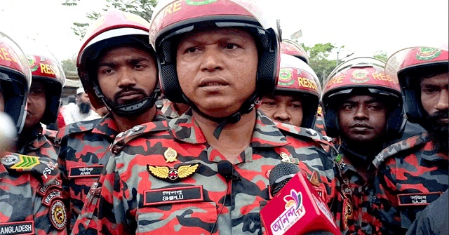 চাকা ফেটে নিয়ন্ত্রণ হারায় বাস: ফায়ার সার্ভিস