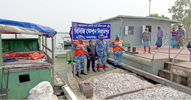 কলাপাড়ায় জাটকা ইলিশসহ ট্রলার জব্দ