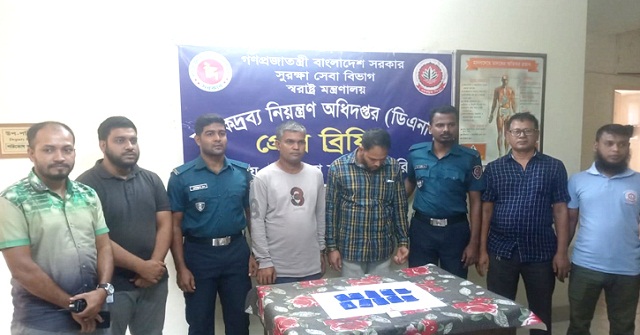 ইয়াবাসহ আটক বরখাস্ত হওয়া পুলিশ সদস্য 