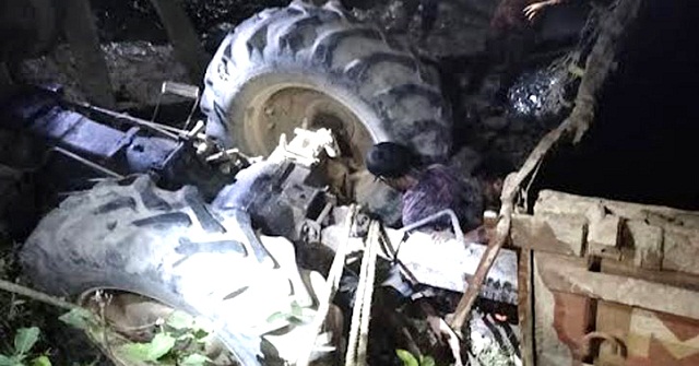 বরিশালে ট্রলি খালে পড়ে চালক নিহত