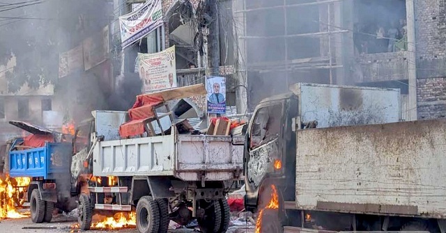 ভোলায় উচ্ছেদ অভিযানে হামলা, পৌরসভার ৩ গাড়িতে আগুন