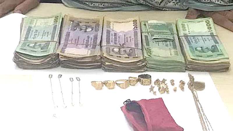 ‘ভিক্ষুকের’ বাসায় পুলিশের অভিযানে মিলল ৪ ভরি স্বর্ণ ও সাড়ে ৪ লাখ টাকা