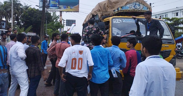 শিক্ষামন্ত্রীর পদত্যাগের এক দফা দাবিতে বরিশালে শিক্ষার্থীদের বিক্ষোভ