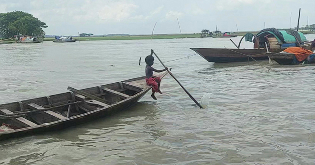 উজিরপুরে চলছে সরকারি রাস্তা ও খাল দখলের মহোৎসব