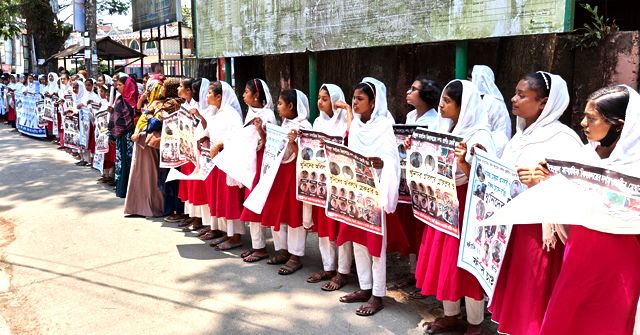 বাউফলে দুই শিক্ষার্থীর হত্যাকারীদের ফাঁসির দাবিতে মানববন্ধন