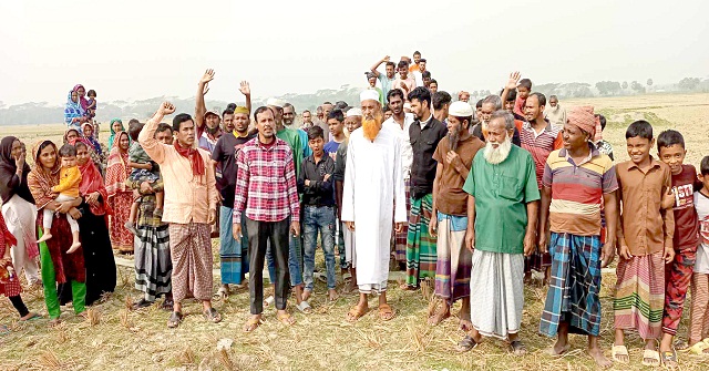 আমতলীতে খাল খননের দাবিতে মানববন্ধন 