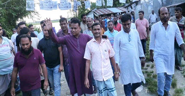  মুলাদীতে নৌকার মনোনয়ন প্রত্যাশী মিজানুর রহমানের গণসংযোগ