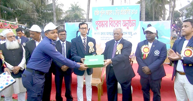  ঝালকাঠিতে জেলা পুলিশের বার্ষিক ক্রীড়া প্রতিযোগিতা ও লাঠি খেলা অনুষ্ঠিত
