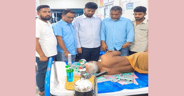  মুক্তিযুদ্ধের প্রজন্ম জেলা দক্ষিণের সদস্য হাদির অসুস্থ বাবাকে হাসপাতালে দেখতে গেলেন নেতৃবৃন্দ