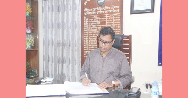  মহানগরীর বিভিন্ন থানা ও পুলিশ ফাঁড়ি আকস্মিক পরিদর্শন করলেন বিএমপি কমিশনার