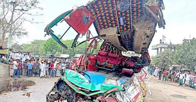 চালক-সুপারভাইজারসহ ৫ জনের খোঁজ মেলেনি