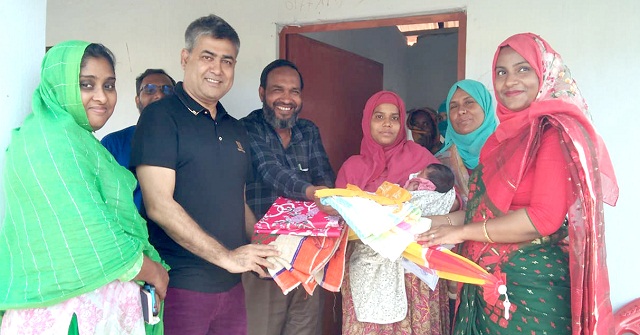প্রধানমন্ত্রীর উপহারের ঘরে জন্ম নেয়া নবজাতকের বাড়িতে জন্ম সনদ পৌঁছে দিলেন ইউএনও
