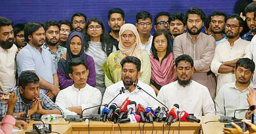 বিমান দুর্ঘটনায় হতাহতের সঠিক সংখ্যা জানান: নাহিদ ইসলাম