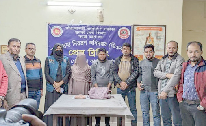 বরিশালে ৫ হাজার ইয়াবাসহ দম্পতি আটক