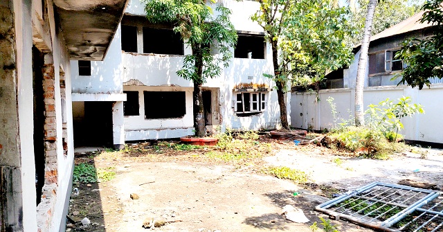 ঝালকাঠিতে আমুর বাসভবনে আবারো ভাংচুর করলো বৈষম্য বিরোধী ছাত্র আন্দোলন