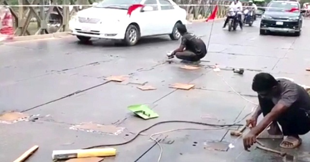 বার্ধক্যের ভারে চলছে ঝালকাঠির ঝুঁকিপূর্ণ বাসন্ডা সেতু