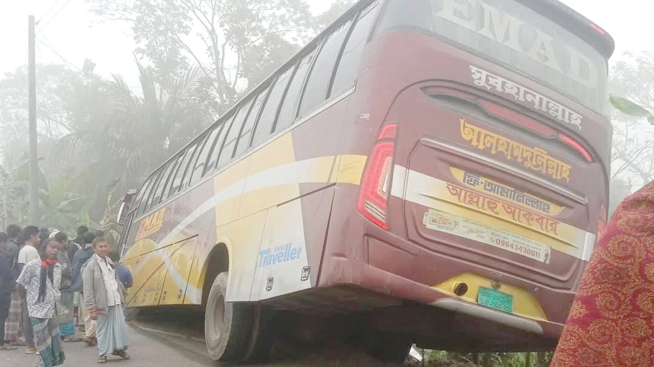 পিরোজপুরে বাসের ধাক্কায় ভ্যানযাত্রী বাবা-ছেলে নিহত