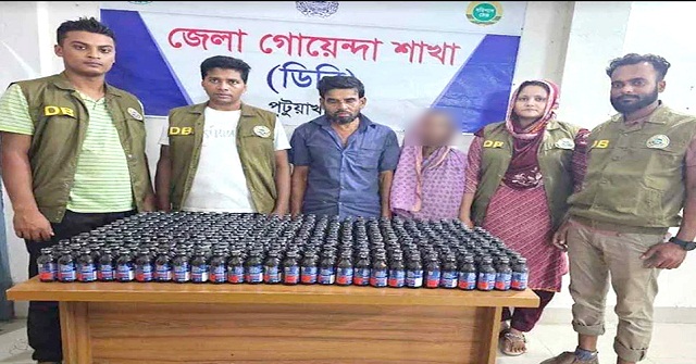 দুমকিতে ৪শ পিস ফেনসিডিলসহ দুই কারবারি গ্রেফতার 