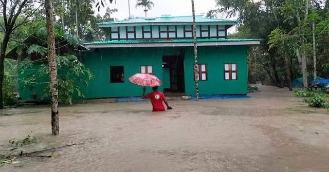 ঘূর্ণীঝড় সিত্রাংয়ের আঘাতে লন্ডভন্ড মনপুরা উপকূল