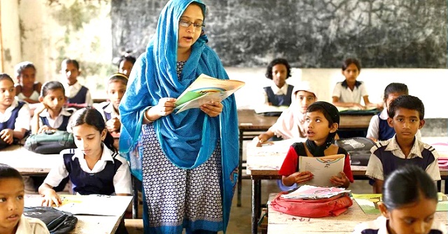বুধবার থেকে ক্লাসে ফিরছেন শিক্ষকরা, খোলা থাকবে শনিবারও